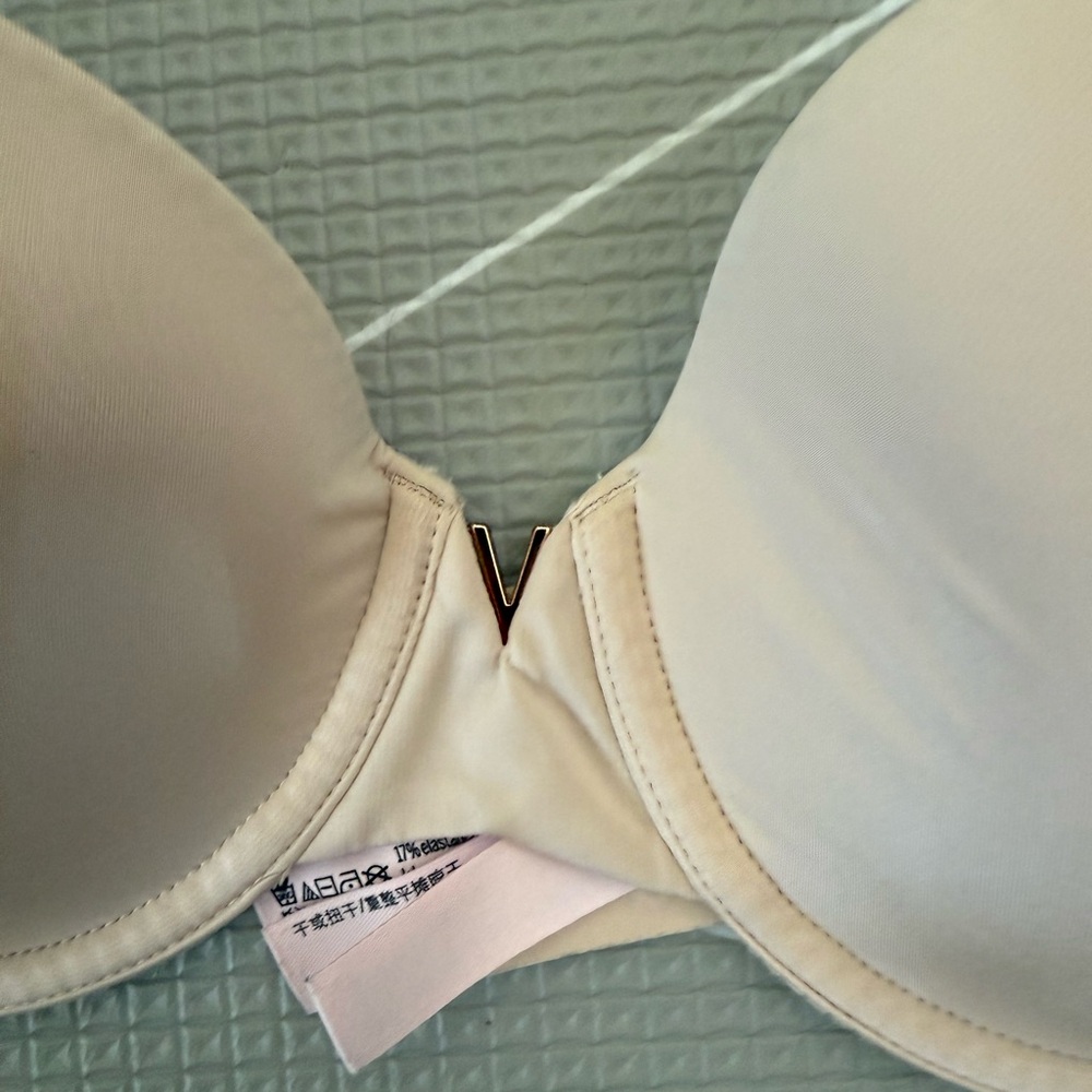 Illusions Lightly Lined Smooth Strapless Bra - Picture 3 of 9